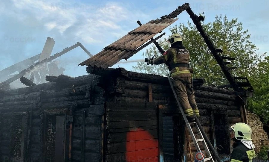 Под Орлом при пожаре погибли двое детей