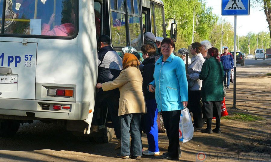 Транспорт сегодня. Дачный автобус. Дачники в автобусе. Автобус на дачу. Дачные маршруты.