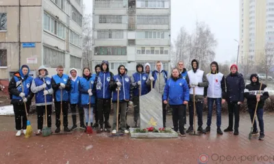 Волонтёры привели в порядок сквер в Орле