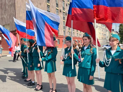 Фото 3. В Орле торжественно подняли самый большой флаг России в регионе