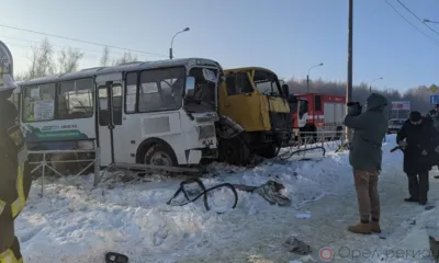 В Орле при столкновении с грузовиком погиб водитель маршрутки