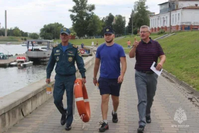 Фото 1. В Орле сотрудники МЧС и Уполномоченный по правам ребёнка провели рейд