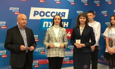 В Орле доверенным лицам Владимира Путина вручили удостоверения