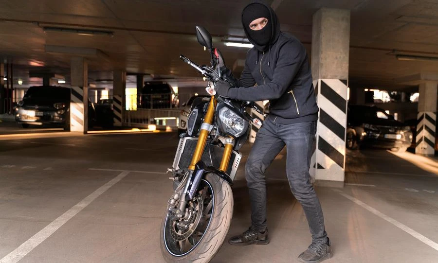 Орловец украл мотоцикл и пытался продать его