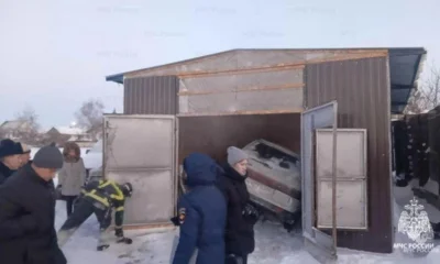 В Ливнах пламя едва не уничтожило автомобили и гараж