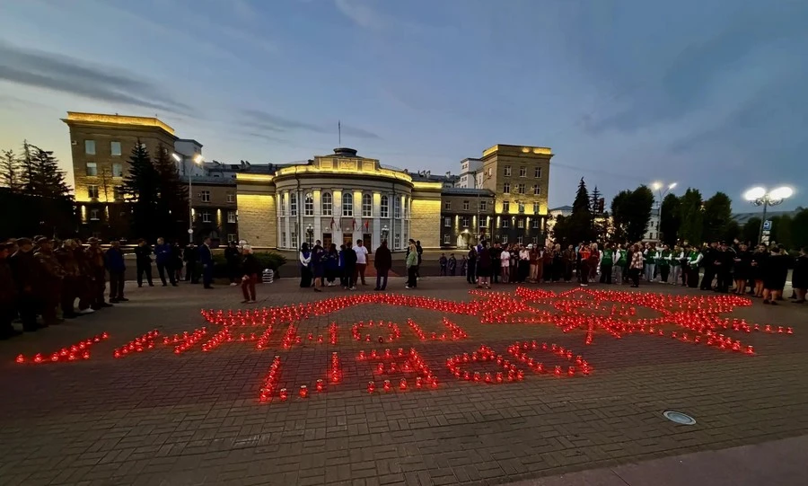 В Орле на рассвете зажгли свечи памяти