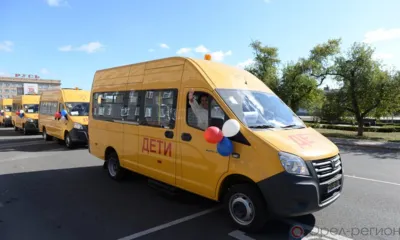 На Орловщине пополнился парк школьных автобусов и машин скорой помощи. Фоторепортаж