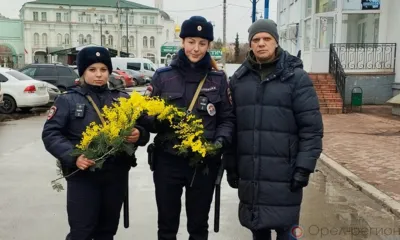 В Орле сотрудниц ППС поздравили с Международным женским днём