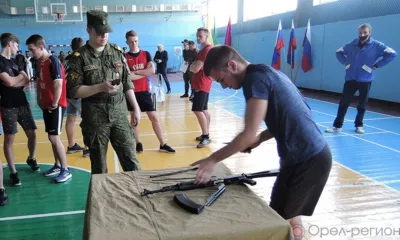 «В армии служить почётно!»