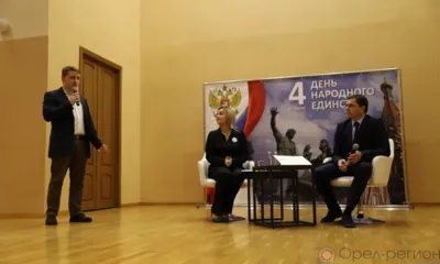 Андрей Клычков наградил орловских волонтёров на молодёжном форуме