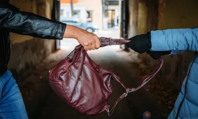 Амчанин ночью напал на девушку и украл у неё сумку