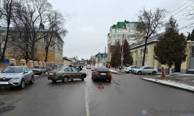 В Орле в результате тройного ДТП пострадал 21-летний парень