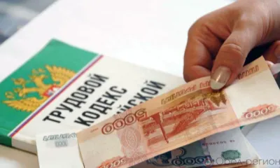 Работникам муниципального предприятия в Хомутово выплатили долги по зарплате