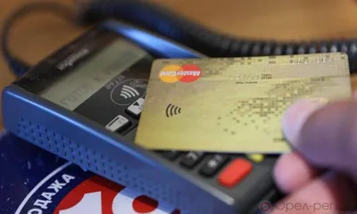 Житель Болховского района оплатил свои покупки чужой картой