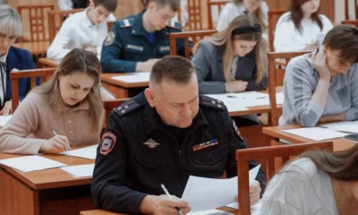 Фото 1. Родители орловских выпускников сдали ЕГЭ