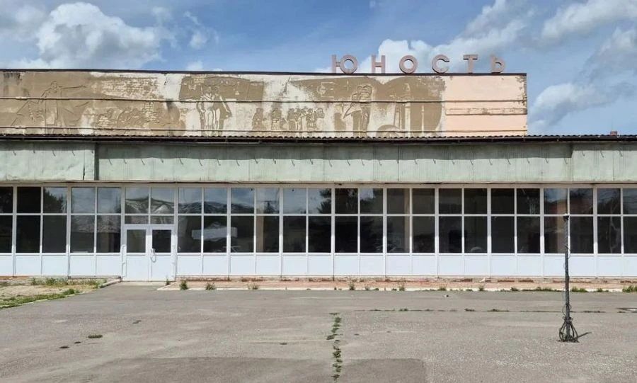 В Урицком районе продолжается капремонт «Юности»