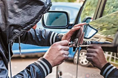 В Колпнянском районе двое мужчин угнали автомобиль собутыльника