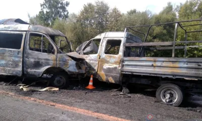 На орловской трассе после столкновения загорелись два автомобиля