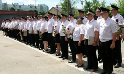 Орловских инспекторов ГИБДД поздравило руководство