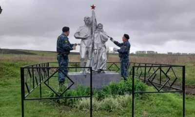 Орловские приставы привели в порядок памятник воинам-освободителям в Кромском районе