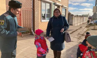 Жителям Болхова о правилах безопасности рассказывают юные «Помогаторы»
