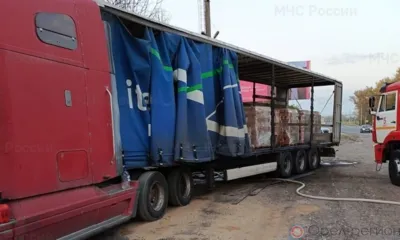 На орловской трассе загорелся прицеп грузовика