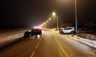 Под Орлом Nissan Note на встречке протаранил Toyota RAV4