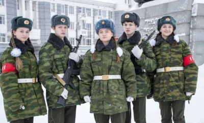 Фото 7. Около 900 юнармейцев города Орла несут почётную вахту Памяти на посту № 1 в сквере Танкистов