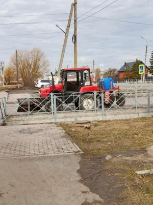 Фото 4. В посёлке Нарышкино приступили к механизированной уборке улиц