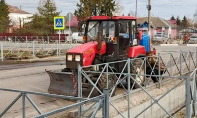 В посёлке Нарышкино приступили к механизированной уборке улиц