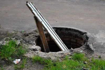 Ливенские полицейские задержали подозреваемых в краже металлических люков