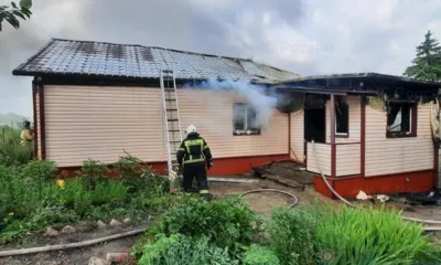 Под Орлом соседи вывели из горящего дома 95-летнюю женщину и 72-летнего мужчину