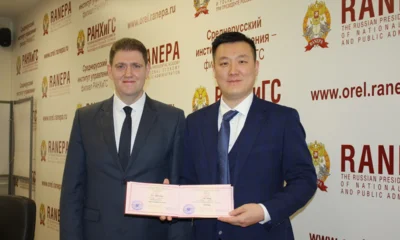 В Орле вручили диплом кандидата наук выпускнику из Китая