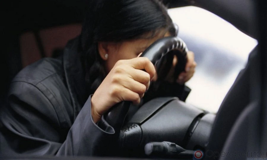 В Болхове девушка угнала автомобиль и попала в аварию