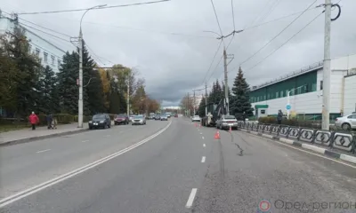 В Орле ВАЗ протаранил стоящий экскаватор