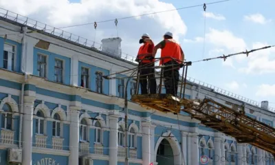 На Красном мосту в Орле начался монтаж трамвайной и троллейбусной сетей