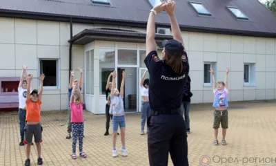 Юные орловцы сделали зарядку с полицейскими