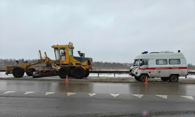 Под Орлом скорая столкнулась с автогрейдером