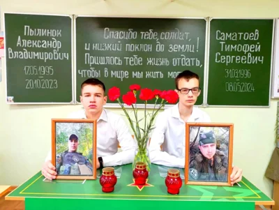 Фото 1. В Орловском реставрационно-строительном техникуме торжественно открыли «Парту Героев»