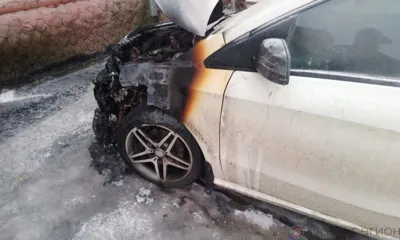 В Орле днём загорелся Mercedes