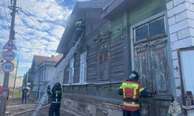 В Орле на ул. Энгельса из-за аварийной работы электроустановки загорелся дом