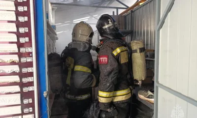 В Орле огонь уничтожил склад обоев