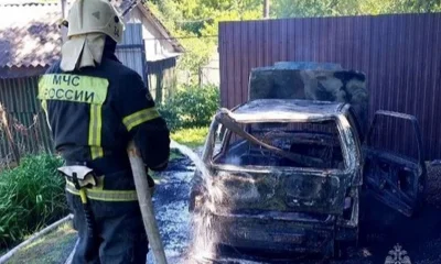 В Тросне загорелась машина с двухлетним ребёнком внутри