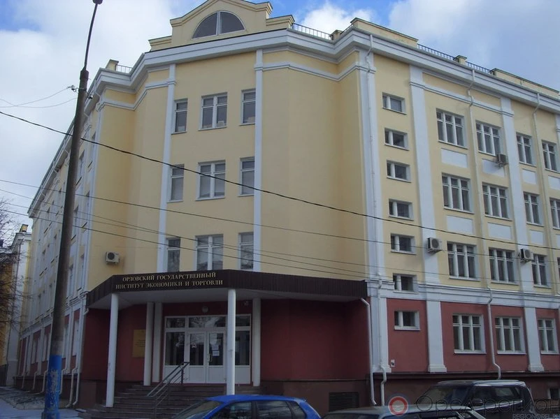 Двоих орловцев будут судить за дачу взятки экс-проректору Орловского университета экономики и торговли