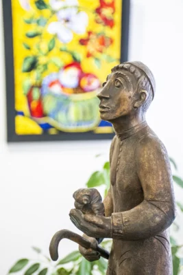 Фото 1. В Орловском информационно-выставочном центре открылась выставка произведений Зураба Церетели