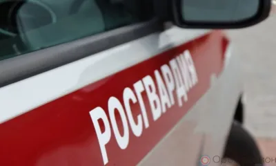 В Орле мужчина устроил скандал в магазине и разбил ногой дверь