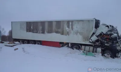 На трассе Орёл-Брянск водитель попавшего в ДТП большегруза погиб при выходе из кабины