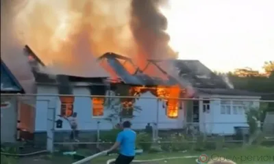 Крупный пожар в Нарышкино полностью уничтожил два жилых дома