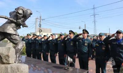 В Орле сотрудники МЧС почтили минутой молчания память погибших коллег