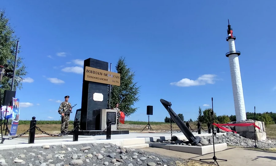В Троснянском районе на въезде в деревню Ильино-Нагорное установили маяк